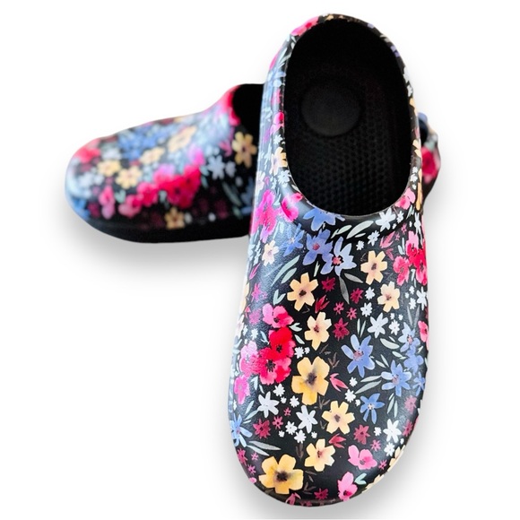 TOTES Waterproof Everywear Bailey Clog in Black Garden Floral - Picture 9 of 16